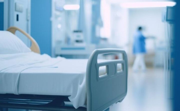 Медики ЛНР борются за жизнь жителей, пострадавших при атаке администрации беспилотниками: что известно?