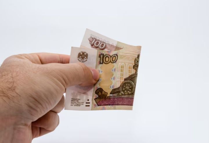 «У меня только сотня!», или Можно ли перекусить на 100 рублей в Свердловске?