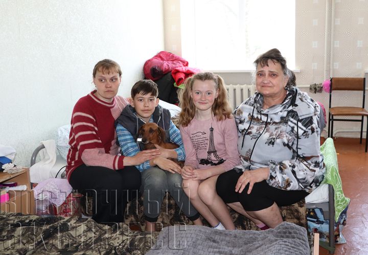 «Провели в подвале 67 суток»: как беженцы из Попасной прибыли в Свердловск