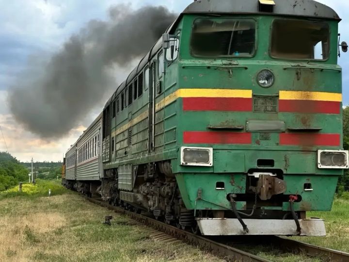 Украинские БПЛА атаковали пригородный поезд и гражданские автомобили в ЛНР: что известно об этом? 