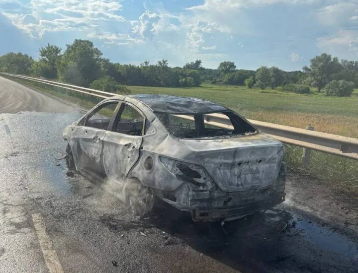 Беспилотник ударил по гражданскому авто в ЛНР, на котором ехала семья