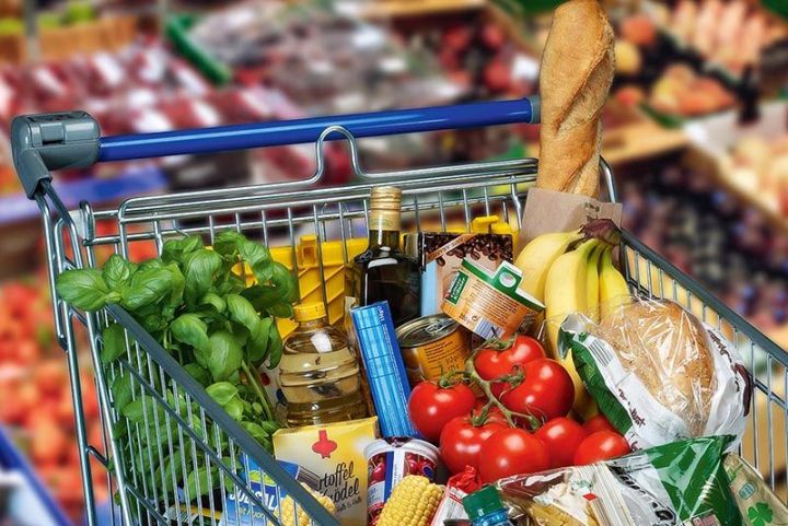 «959.РФ» сравнивает цены на продукты на рынке, в супермаркете Свердловска и в Гуково