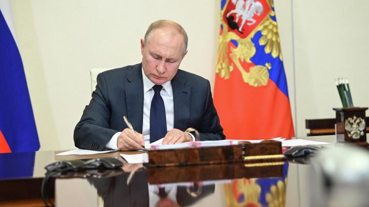 Президент РФ упростил получение гражданства для детей-сирот с Украины, ДНР и ЛНР