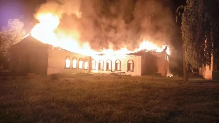 Уничтожены библиотека и сельский клуб, повреждены дома: БПЛА ВСУ массировано атаковали ЛНР 