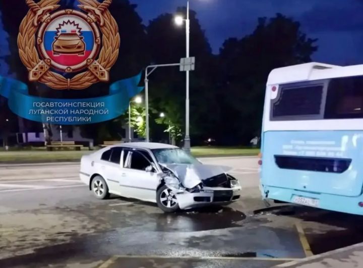 Сразу два ДТП с автобусом за день: в Луганске произошло очередное жесткое столкновение