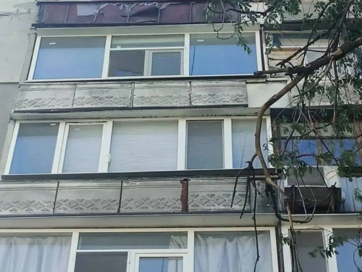 После падения балкона на тротуар в Луганске начата прокурорская проверка 