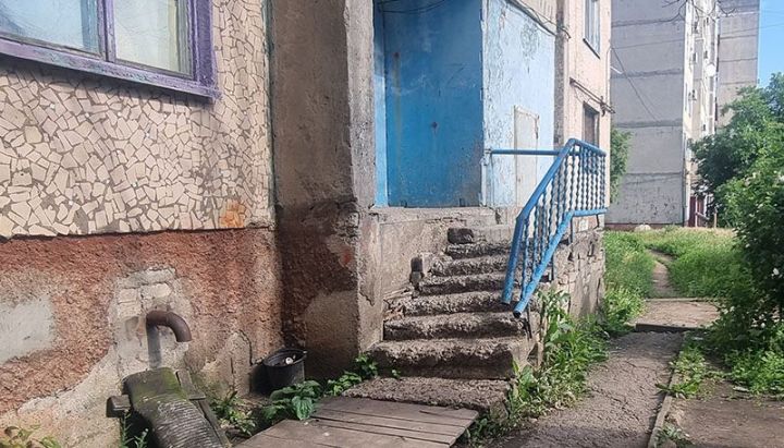 Вход в подъезд – мечта альпиниста? Как свердловчане «пробираются» в свои дома