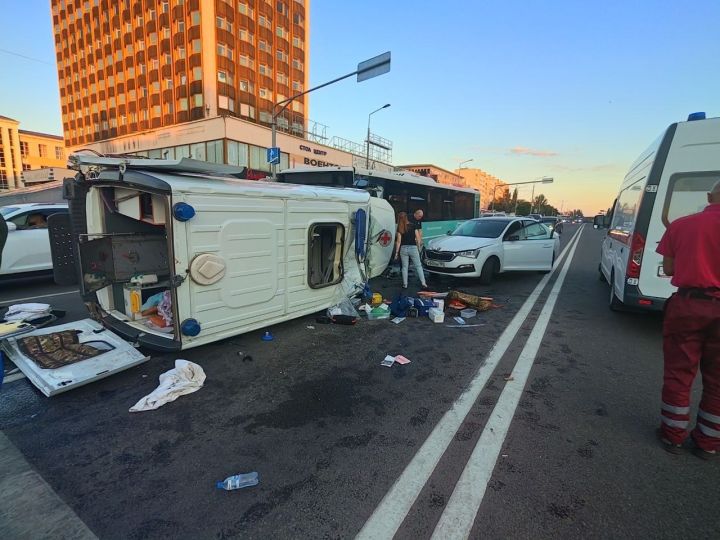 Массовое ДТП в центре Луганска: авто влетело в скорую, пострадали четверо 