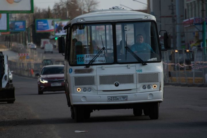 Из-за угрозы обстрелов в одном из городов ЛНР остановили общественный транспорт