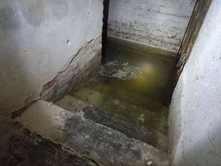 В Луганске одна из многоэтажек обесточена из-за затопленного подвала: местные бьют тревогу