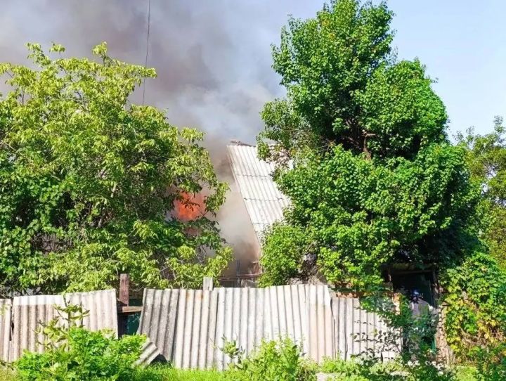 Последствия атаки по Луганску 10 августа: есть пострадавший и разрушения
