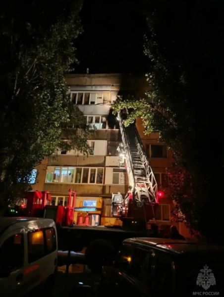 В Первомайске огнеборцы МЧС эвакуировали пожилую пару из горящей многоэтажки