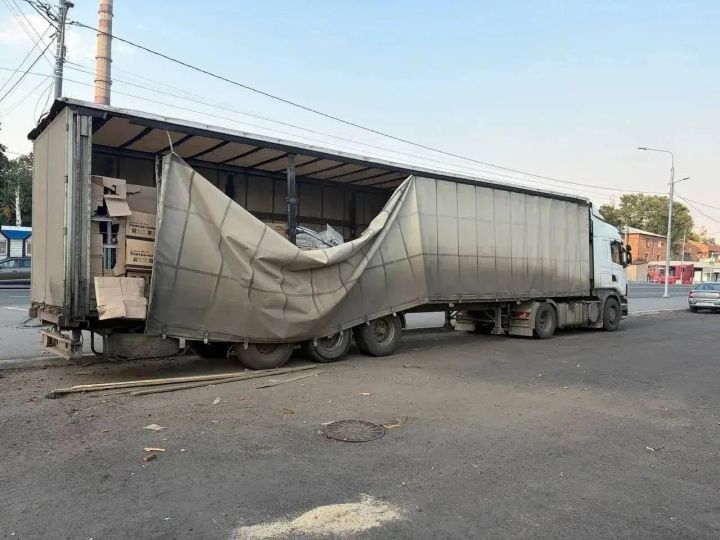Вражеский дрон атаковал грузовик возле больницы в Луганске