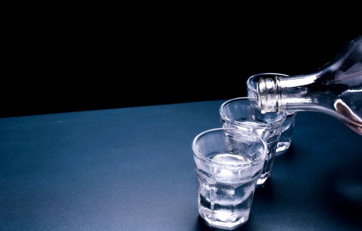 Пенсионерка из ЛНР решила подзаработать на самогоне, но схлопотала только штраф