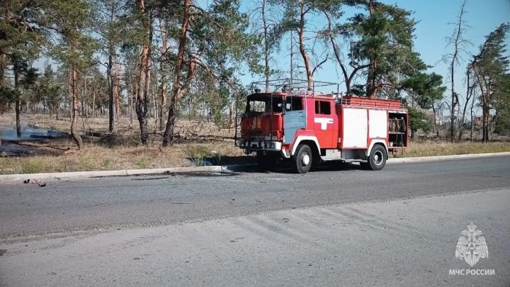 Беспилотник атаковал тушивших пожар в ЛНР спасателей 