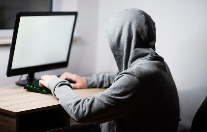 Мошенники разыграли целый спектакль и выманили у жительницы ЛНР 2,6 млн: какую схему они использовали? 
