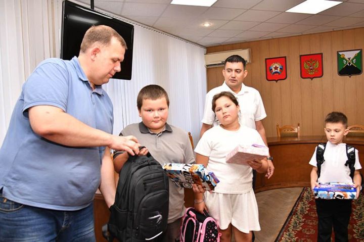 Как Красноярский край помогает свердловским школам? Интервью с Романом Подгорным
