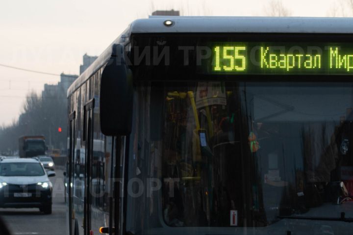 После 19:00 в Луганске уже не уехать: жители жалуются на нехватку транспорта