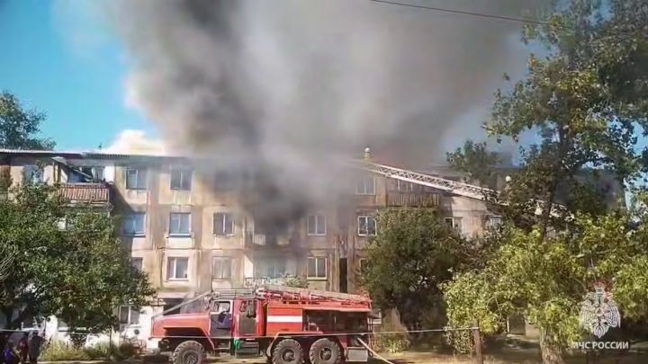 Воспламенилось за минуты: при пожаре в многоэтажке в ЛНР погиб мужчина, ещё шестерых спасли 