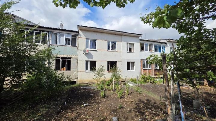 Пожар, поврежденные дома и машины: последствия ночной атаки ВСУ по ЛНР