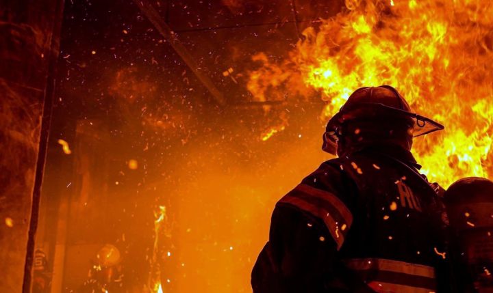 На электроподстанции в ДНР продолжается тушение огня