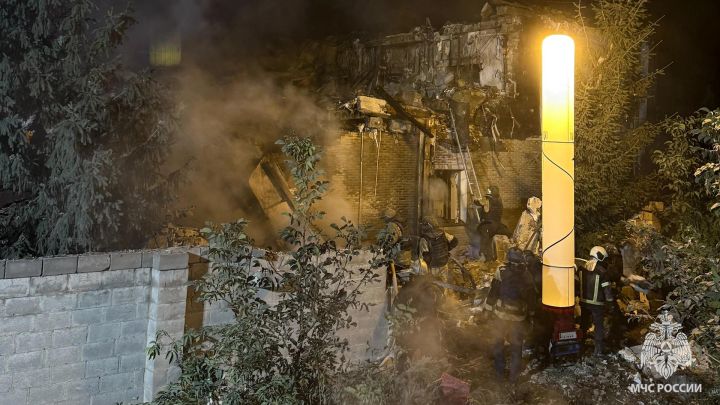 Трагедия в Перевальске после атаки БПЛА: обрушился жилой дом, погибла 16-летняя девушка