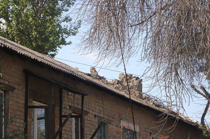 В любой момент на голову может упасть кирпич: дома-
