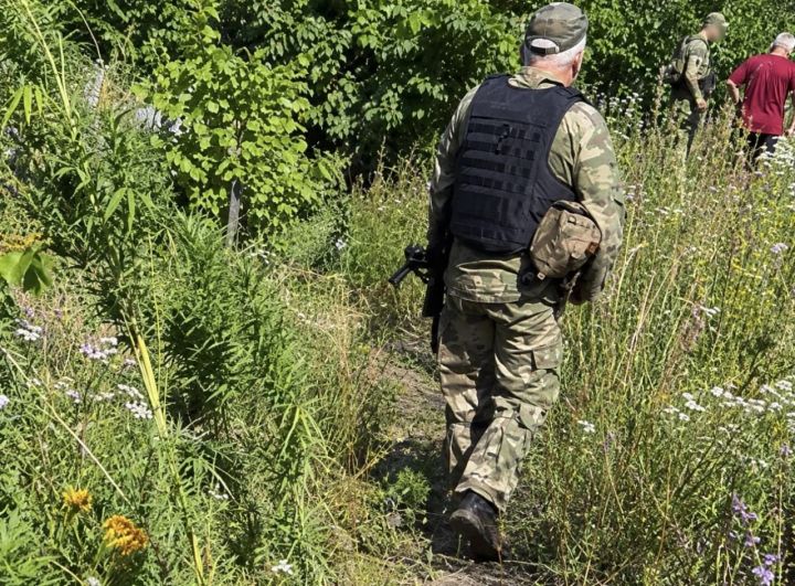В Кременском округе уничтожили почти две сотни «квадратов» дикой конопли