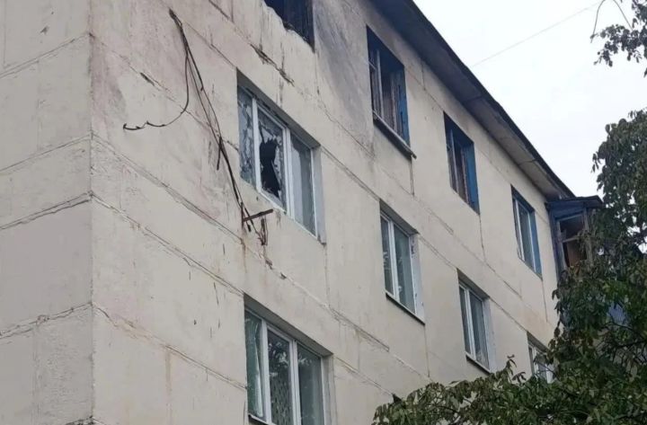 Многоквартирный дом в ЛНР получил повреждения после атаки украинского дрона