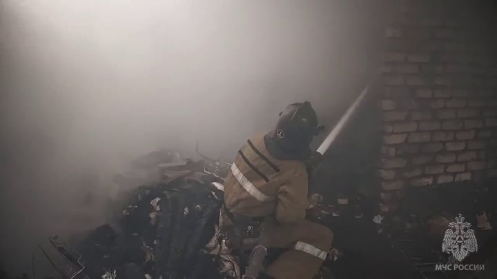 Крупный пожар произошел в центре Луганска