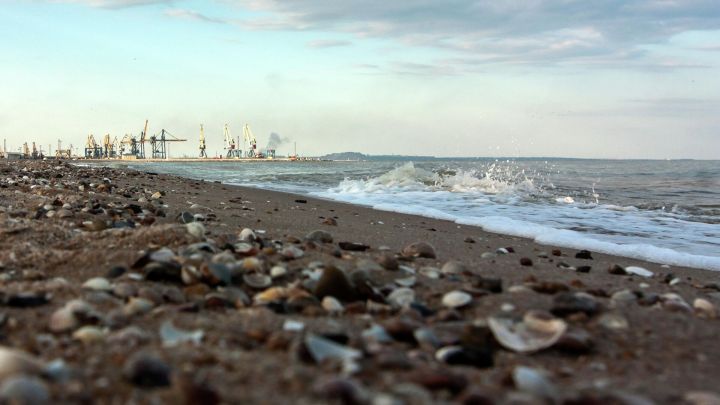 В Мариуполе запретили купаться в море