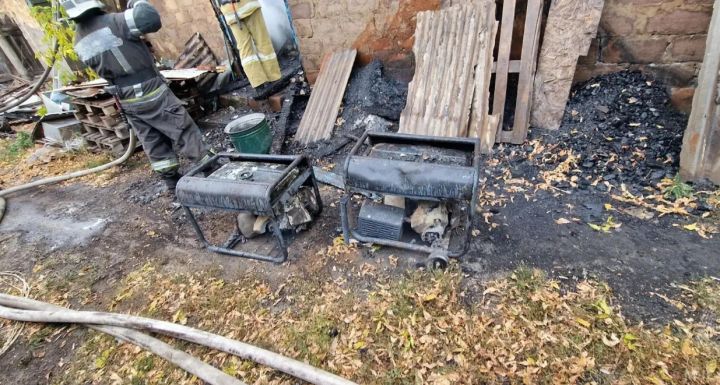 Оставленный без присмотра генератор в ЛНР едва не сжег магазин и все постройки рядом 