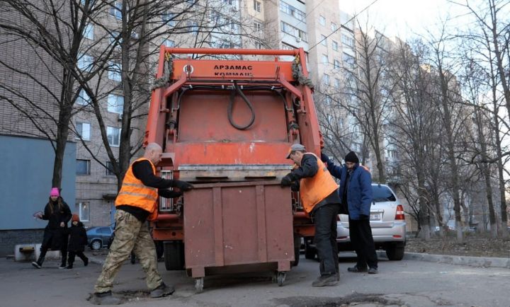В Луганске начнут следить за вывозом мусора по камерам 