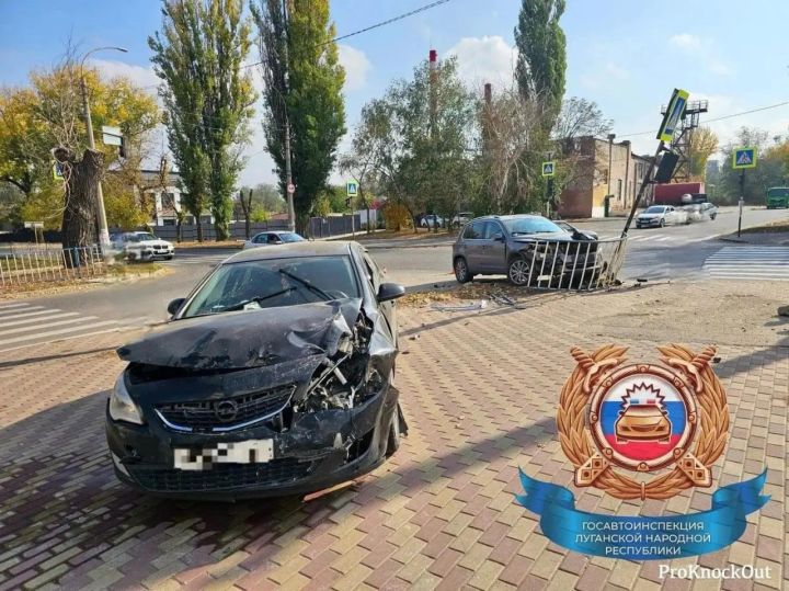 Двое детей травмировались после неудачного столкновения двух авто в Луганске 