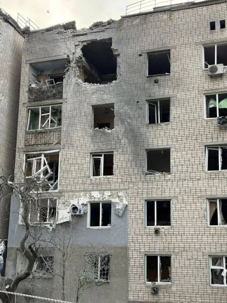 Прямое попадание в многоэтажку: ВСУ утром 24 октября атаковали Свердловск