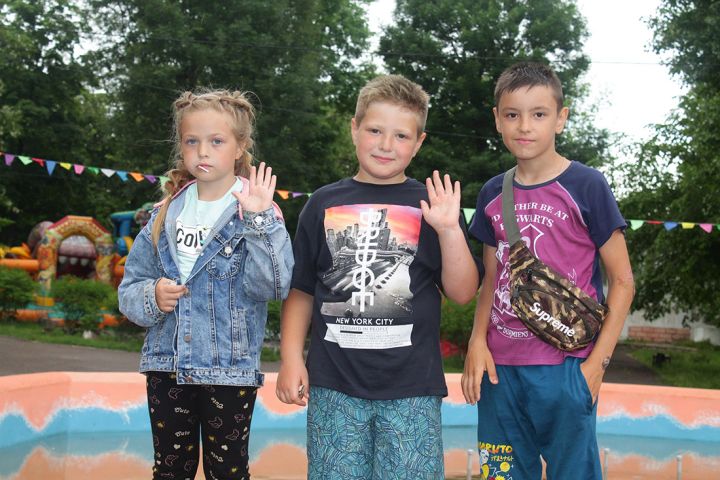 Погода – не помеха хорошему настроению: В Краснодоне отметили День защиты детей