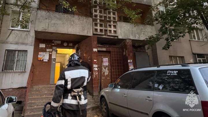 В Луганске горела квартира в многоэтажке: потребовалась эвакуация жильцов