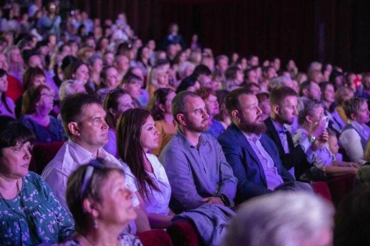 Российские звёзды дали концерт в Луганске