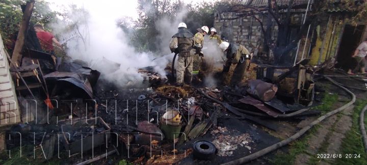 «Горячие новости» Свердловска: сгорели фура, хозпостройка и трава