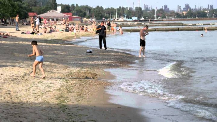 Пляж в Мариуполе очищен от мин