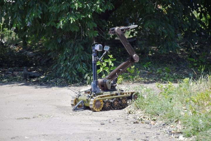 Саперы РФ разминируют краснолучский посёлок, пострадавший от взрыва