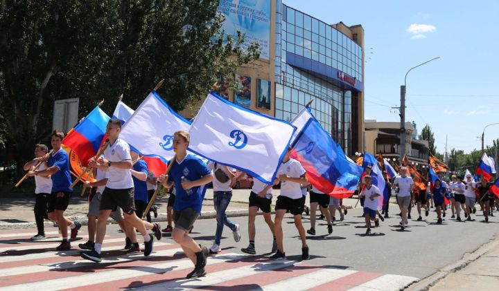 В Луганске провели забег в честь Дня молодёжи