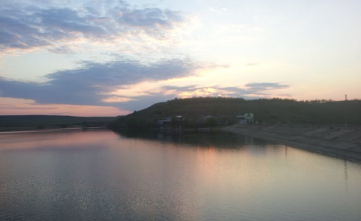 На Успенском водохранилище спасли двух девушек