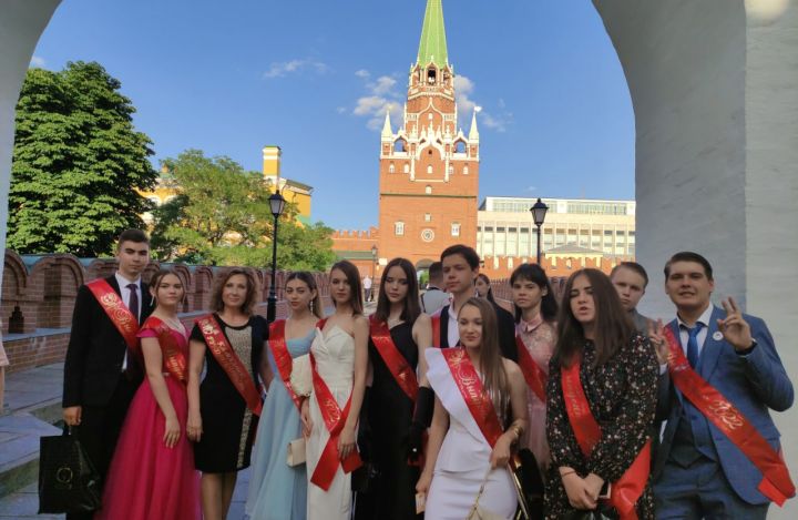 Выпускники Луганска посетили Всероссийский выпускной