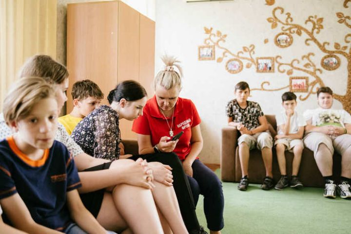 Народный фронт совместно с хоккеистами из Забайкалья организовал детскую комнату в ЛНР