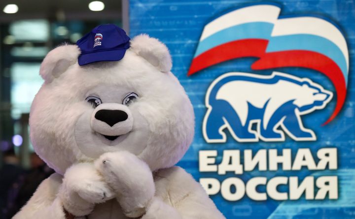 «Единая Россия» оказывает помощь библиотекам и школам ЛНР
