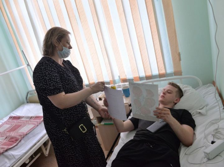 Тяжелораненые жители ЛНР проходят лечение в Омской больнице