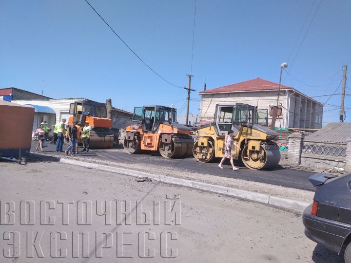 Возле свердловского рынка появился новый тротуар