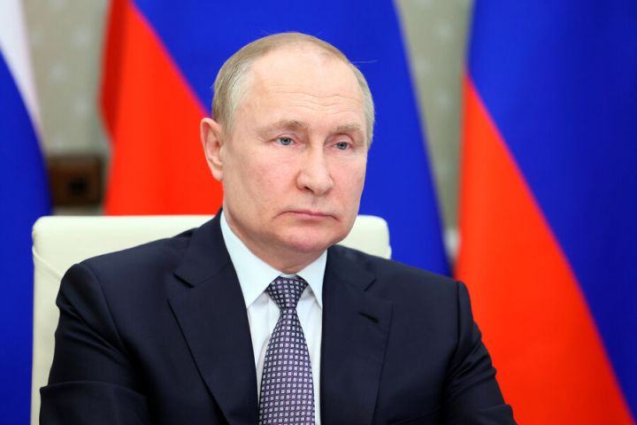 Путин поддержал идею приравнять в статусе военных ЛДНР к российским