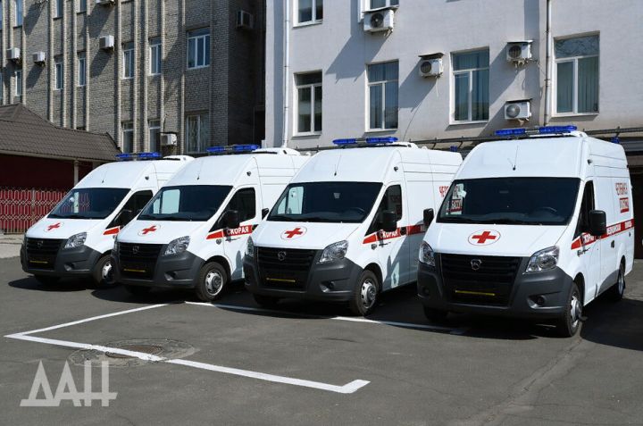 Москва снабдила больницы ДНР машинами скорой помощи